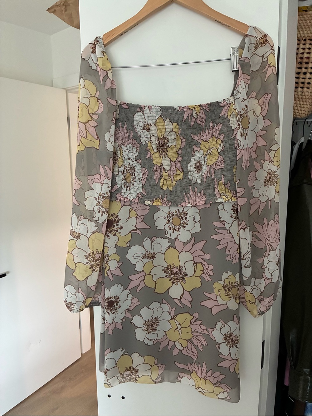 Wilfred Aritzia Floral Square-Neck Long Sleeve Dress in Pastel Yellow & Pink